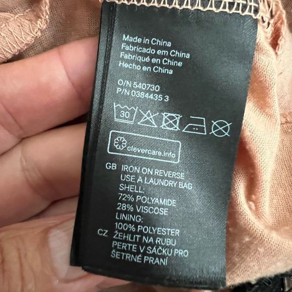 Short lace top with skin tone liner and lace sleeves Sz M from H&M - really cute - Picture 6 of 8